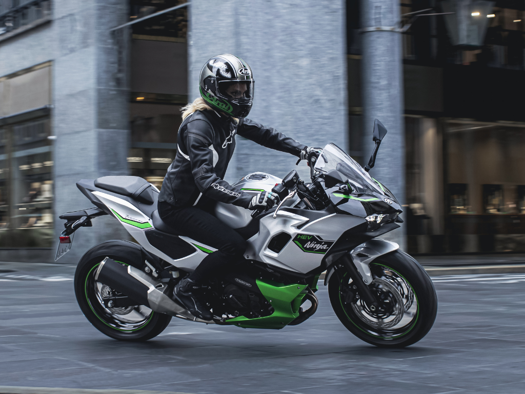 2026_Kawasaki_Web_ - News_Saisonstart_Hyrid / Elektro_Ninja 7 Hybrid