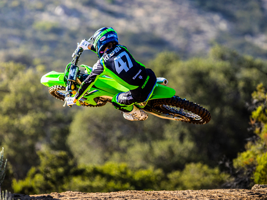 2026_Kawasaki_Web_ - 2026_AEM_Website_News_Bereit für die KX Saison 2027