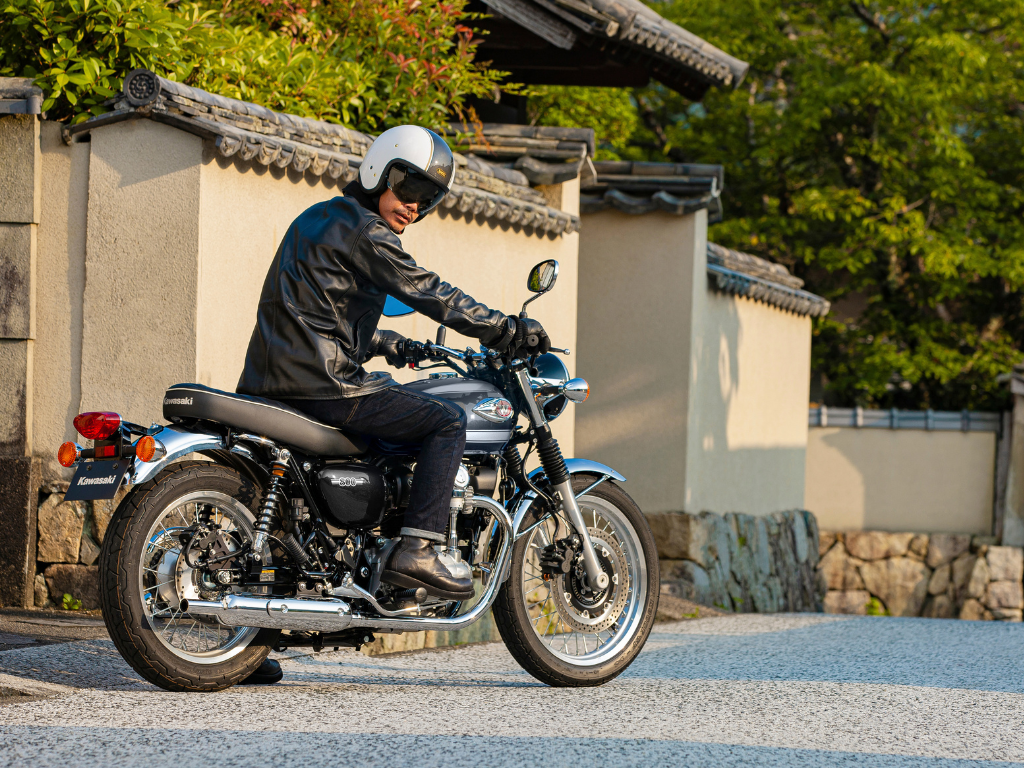 2026_Kawasaki_Web_ - News_Saisonstart_Classic_W800