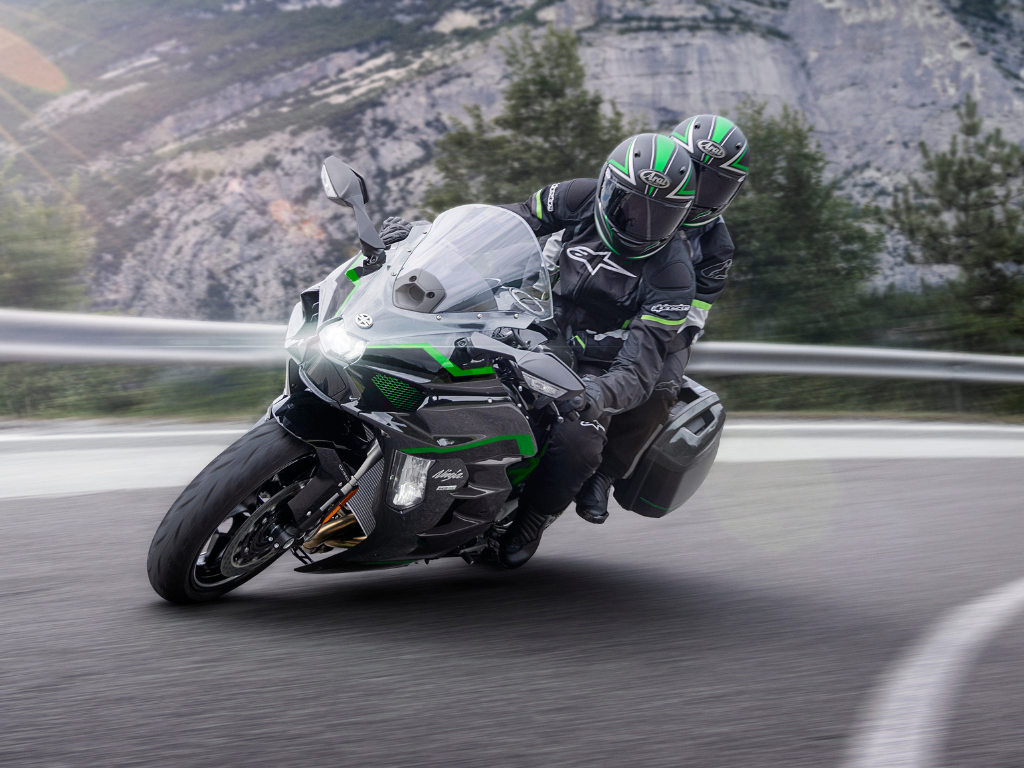 2026_Kawasaki_Web_ - News_Saisonstart_Sport Tourer_Ninja H2 SX SE