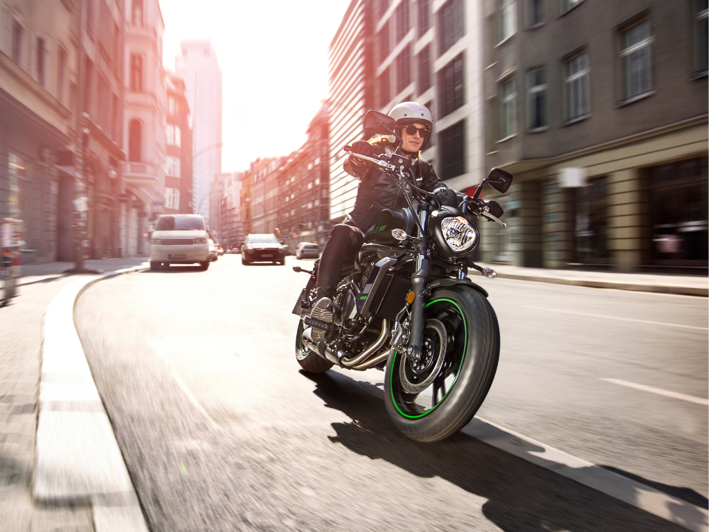 2026_Kawasaki_Web_ - News_Saisonstart_Urban Cruiser_Vulcan S
